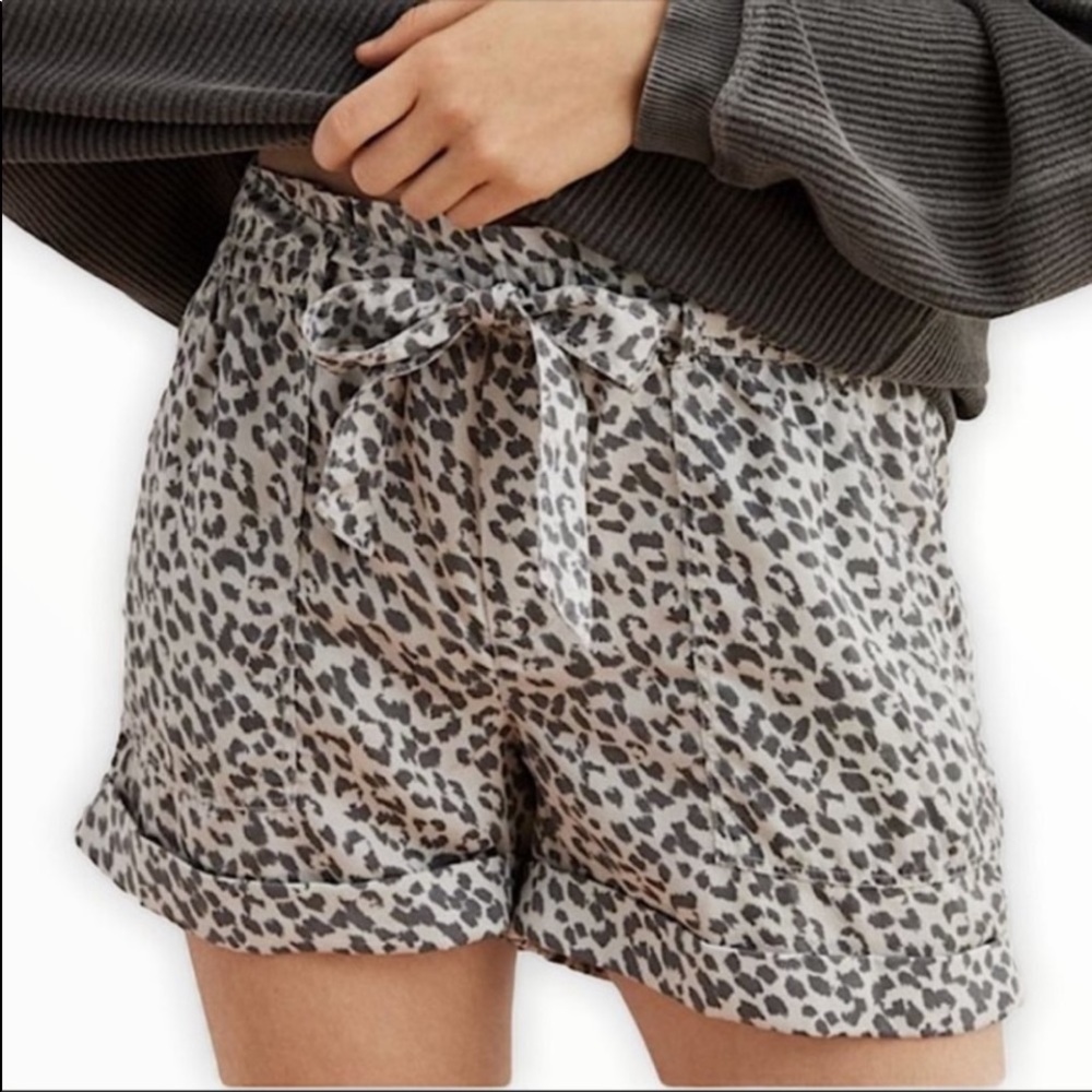 Aerie Pull On Paper Bag Waist Shorts Animal Print Size Small